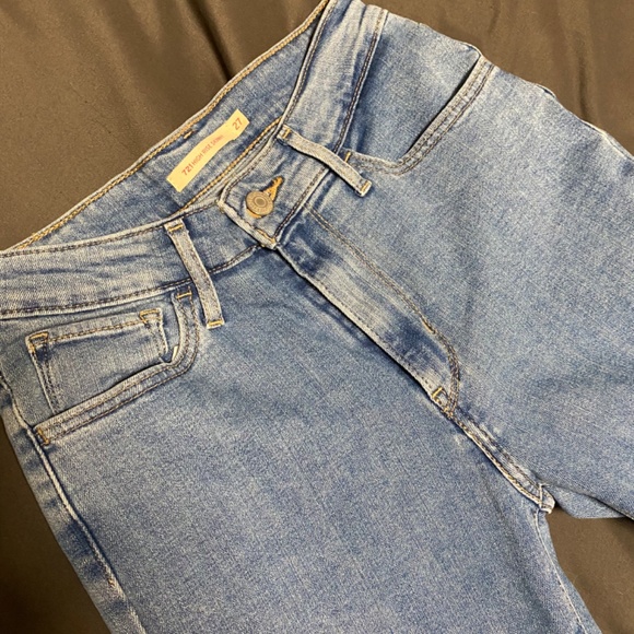 Levi 721 High Rise Skinny - Picture 3 of 5